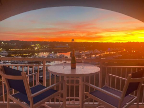 Yacht Club Premium Waterfront Suite